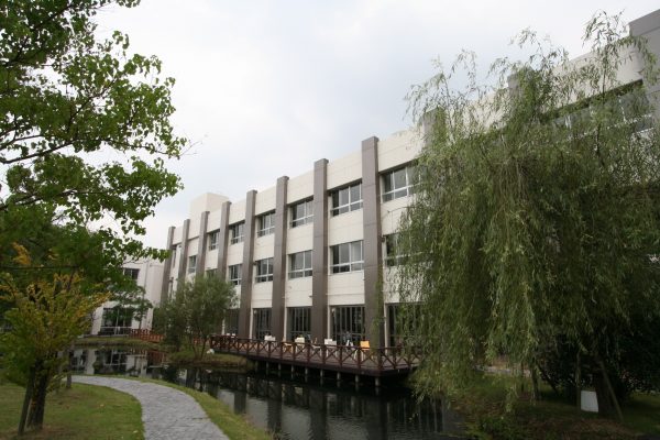 岐阜経済大学３号館‐1